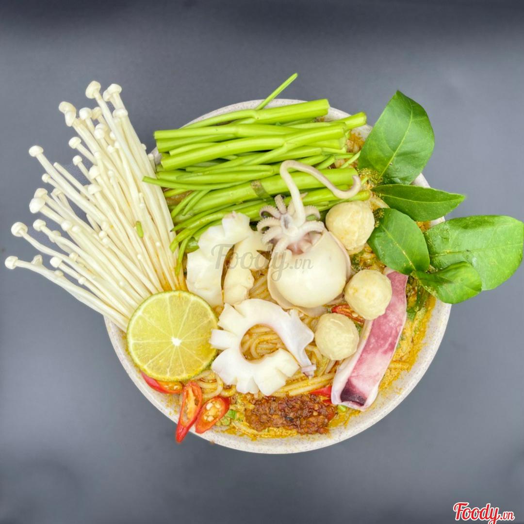 tomyum-ac-biet-hai-san-nhieu-muc