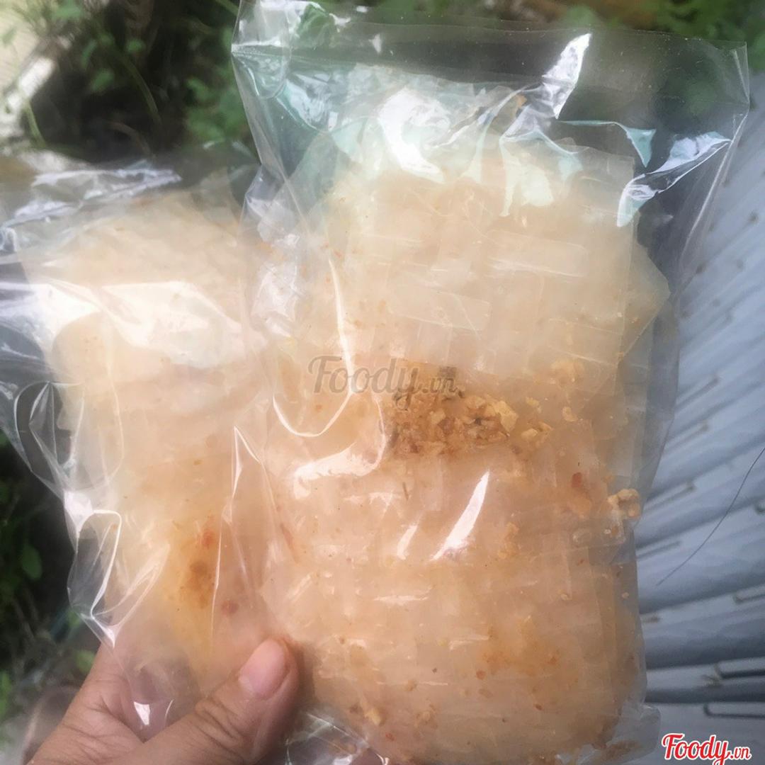 banh-trang-muoi-toi-xi-ke