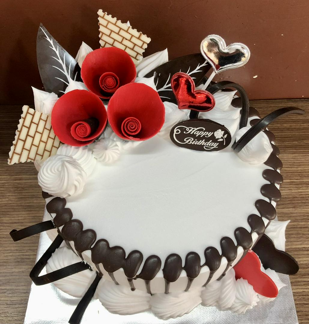 banh-kem-sua-tuoi-socola-hoa-o-20cm