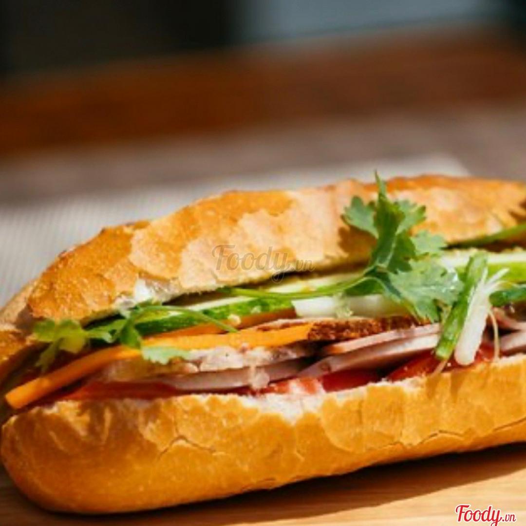 banh-mi-ca-hop