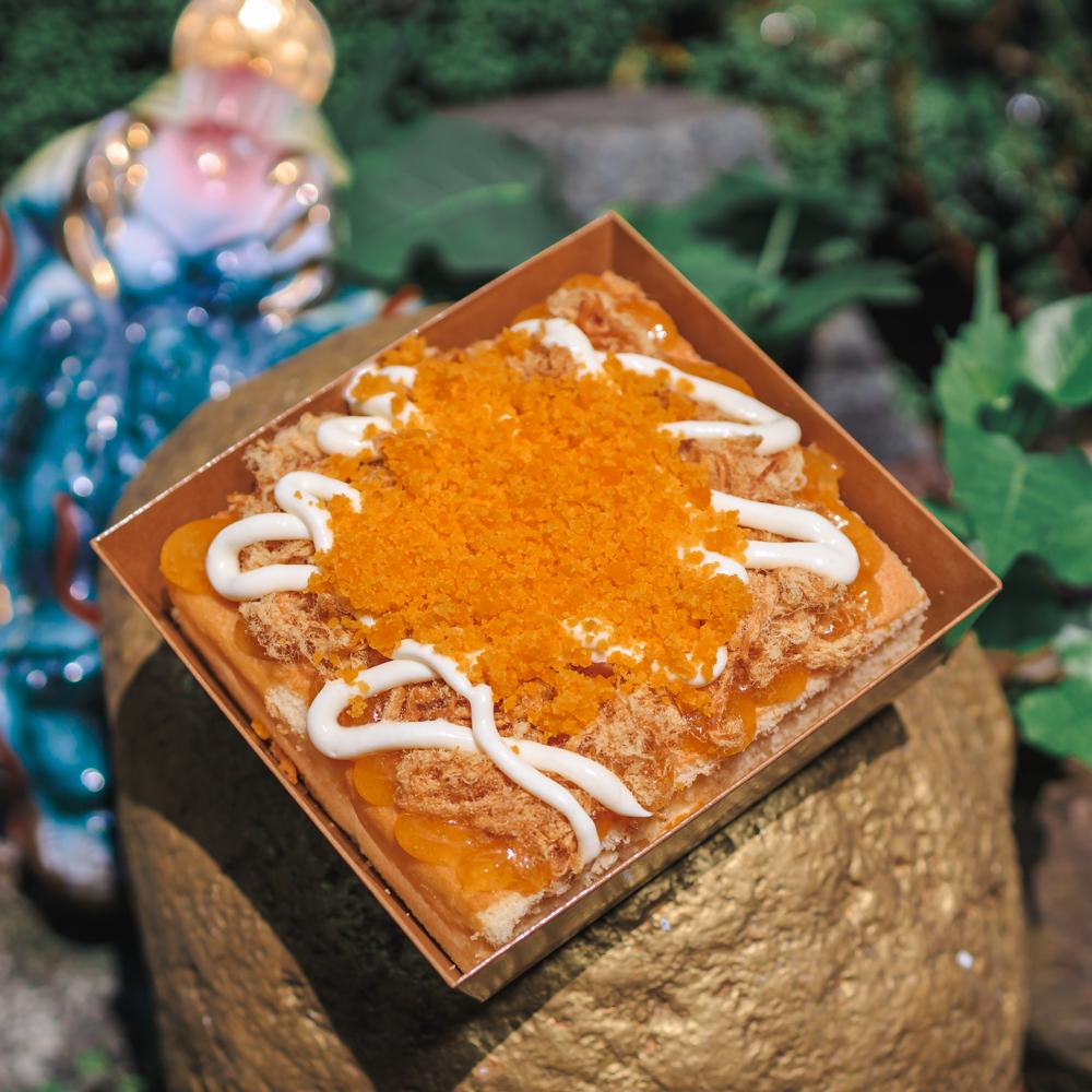 banh-bong-lan-trung-muoi-mix-2-sot-s-209g