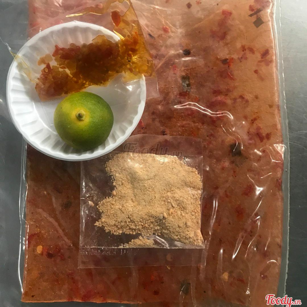 banh-trang-tom-cham-muoi-ot-tac