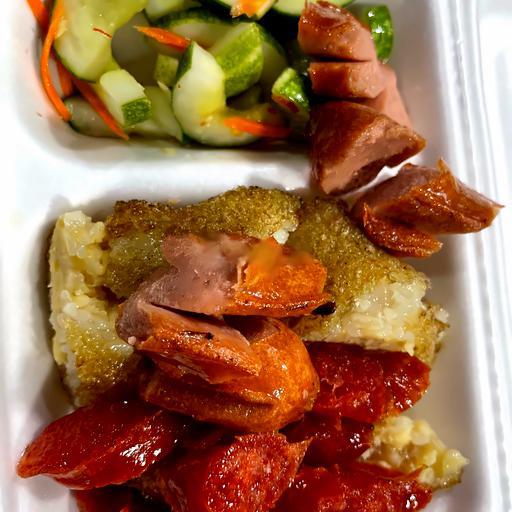 banh-chung-xuc-xich-lap-xuong