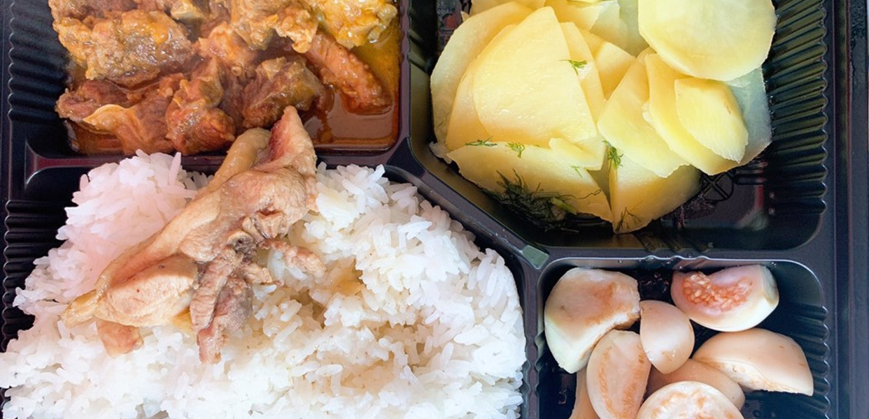 com-pho-viet-toa-nha-rainbow