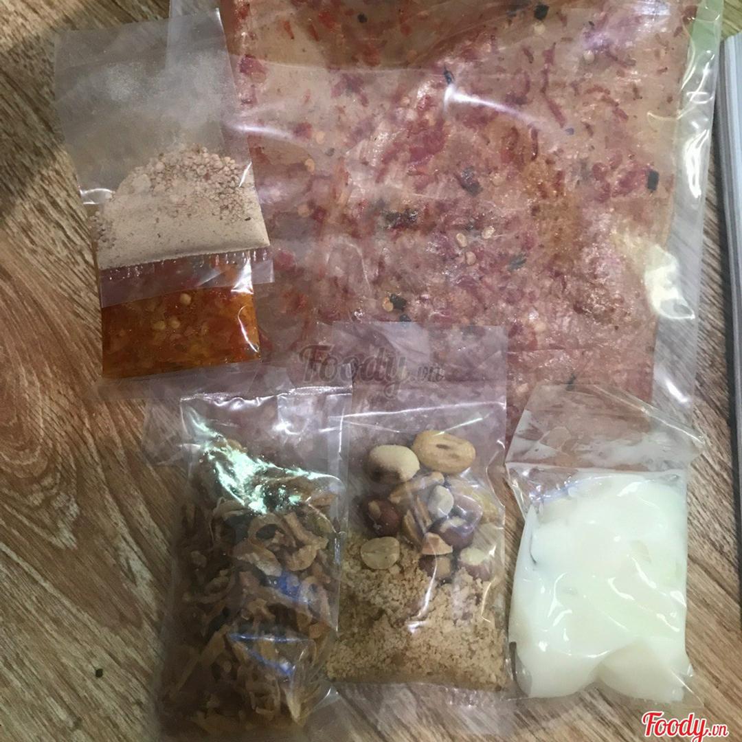 banh-trang-deo-tom-cuon-bo-hanh-phi-muoi