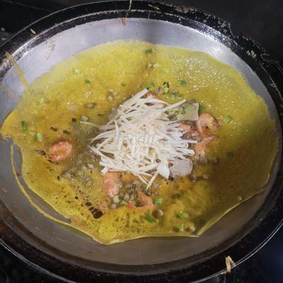 banh-xeo-cu-hu-dua-tom-thit-pancakes-with-coconut-with-shrimp-and-meat