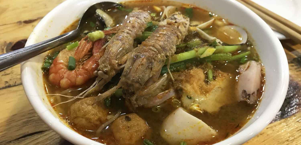 hoi-bun-hai-san-tran-khat-chan