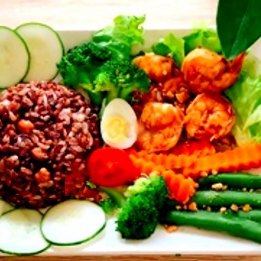 com-gao-lut-tom-sot-tieu-o-chua-cay