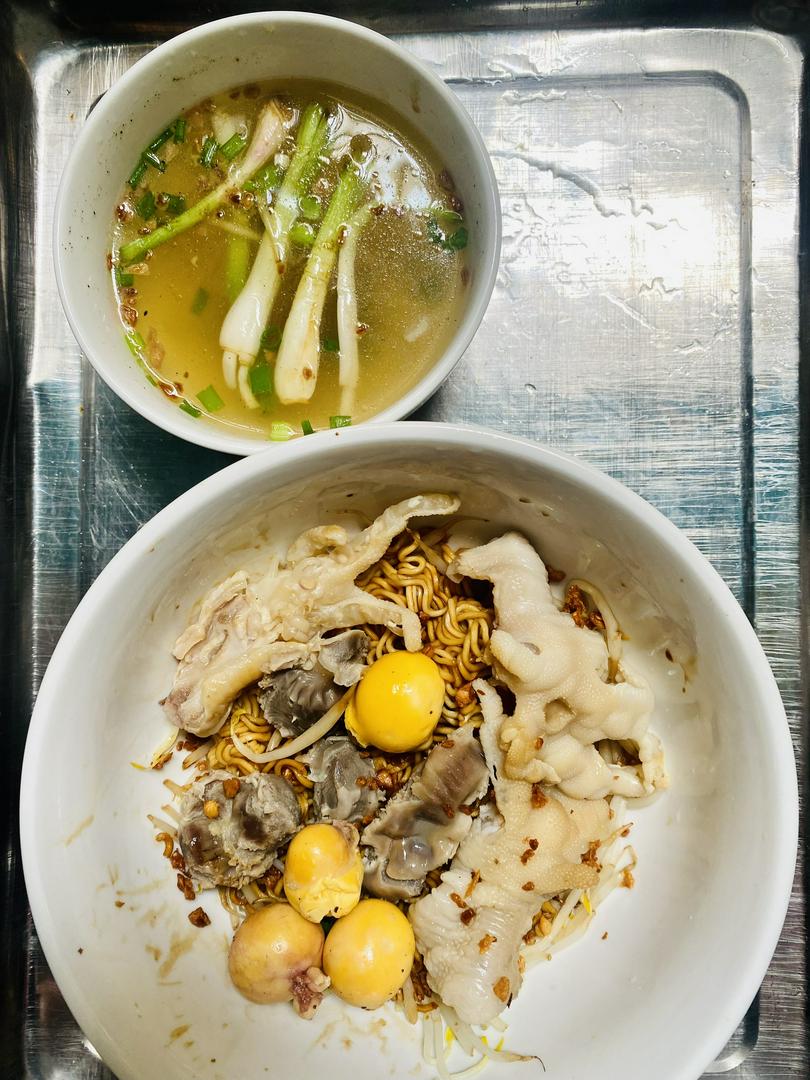 mi-tron-chan-ga-rut-xuong-trung-non-me-ga