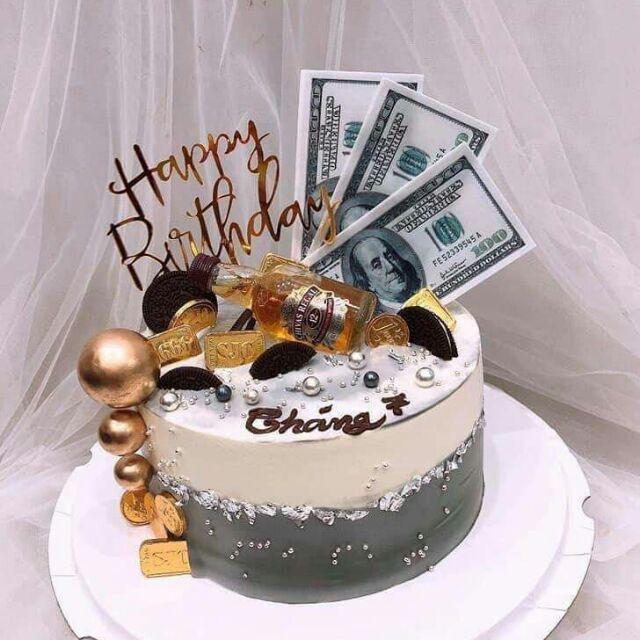 banh-kem-gan-hinh-chai-ruou-va-phu-kien-m3