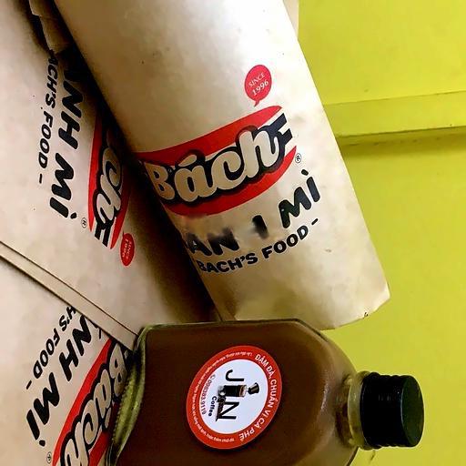 combo-banh-mi-bach-ac-biet-va-cafe-nau-truyen-thong