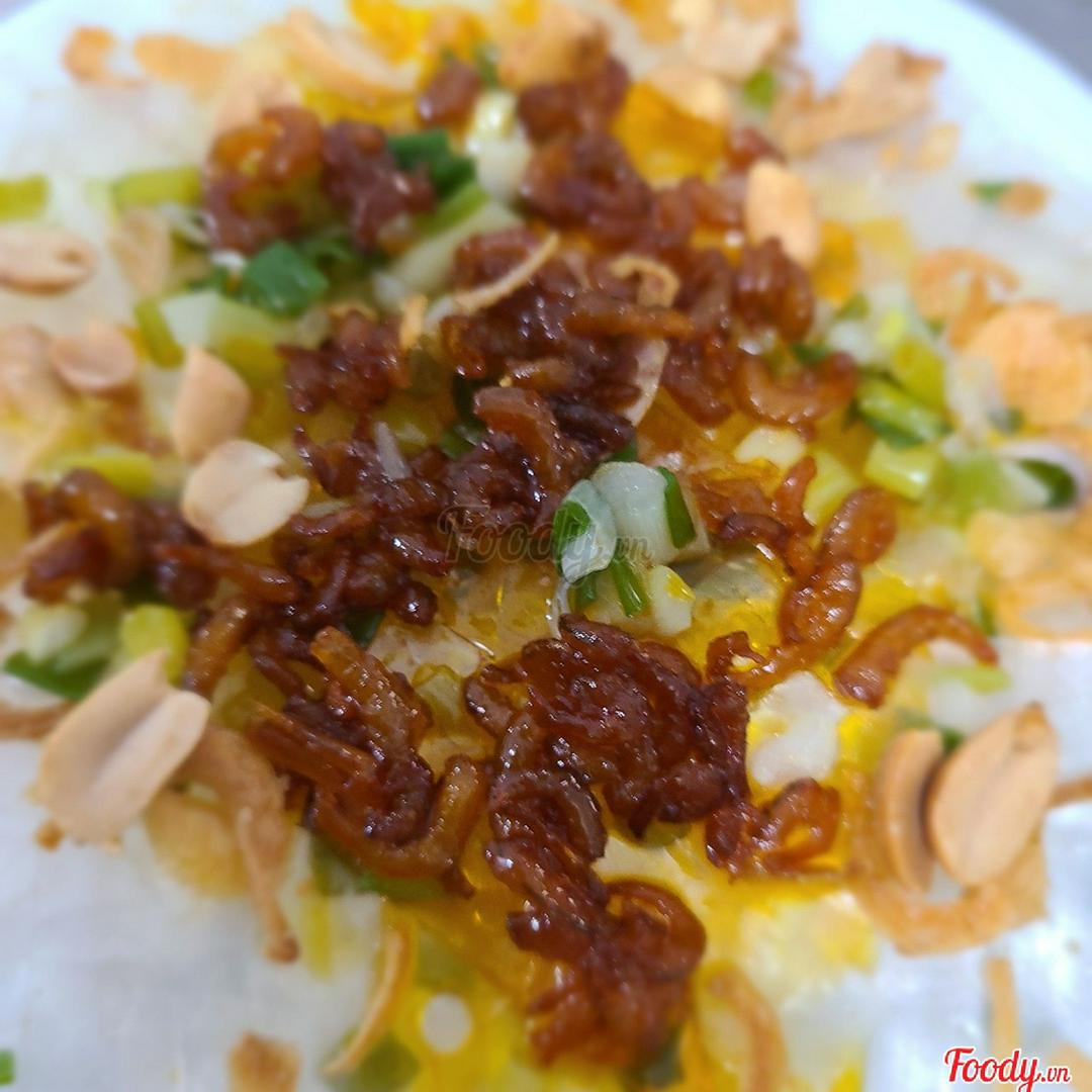 banh-trang-vuong-mo-hanh-tom-kho