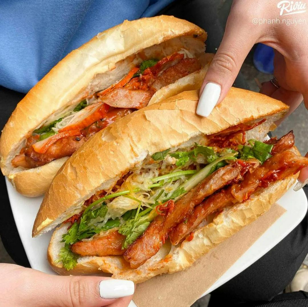 banh-mi-nem-nuong-op-la