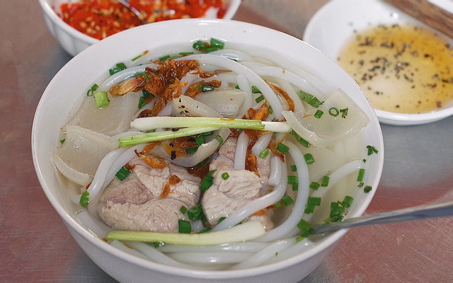 ut-trang-banh-canh-bot-gao-nguyen-van-lac