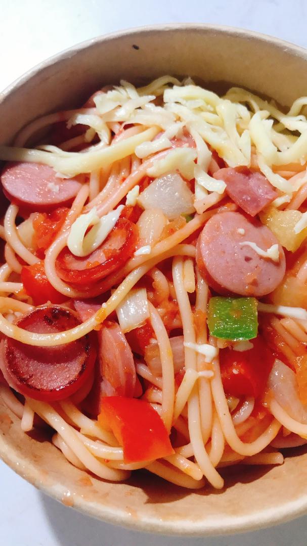 spaghetti-xuc-xich-jambon-sot-ca-chua