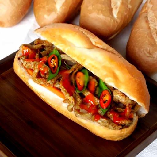 banh-mi-cha-ca-op-la