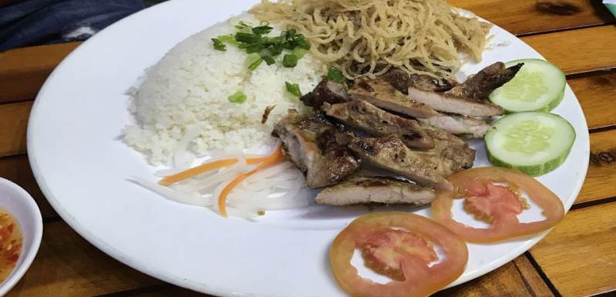 com-tam-nhu-quynh-cau-xeo