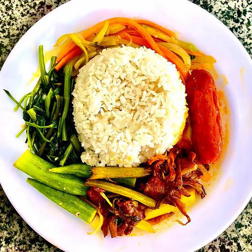 com-xuc-xich-chien-chay