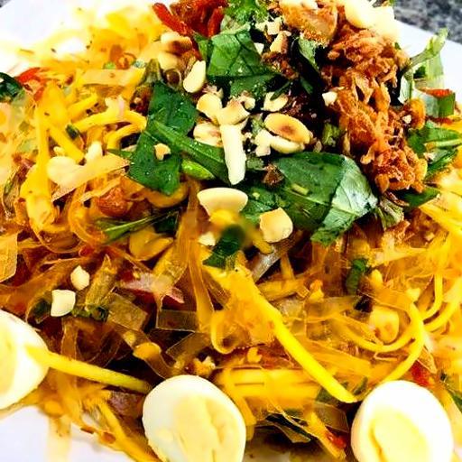 banh-trang-tron-ac-biet-bao-no-ung-ly