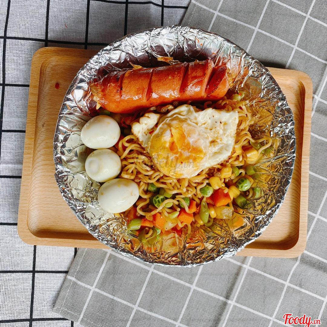 mi-tron-xuc-xich-trung-op-trung-cut