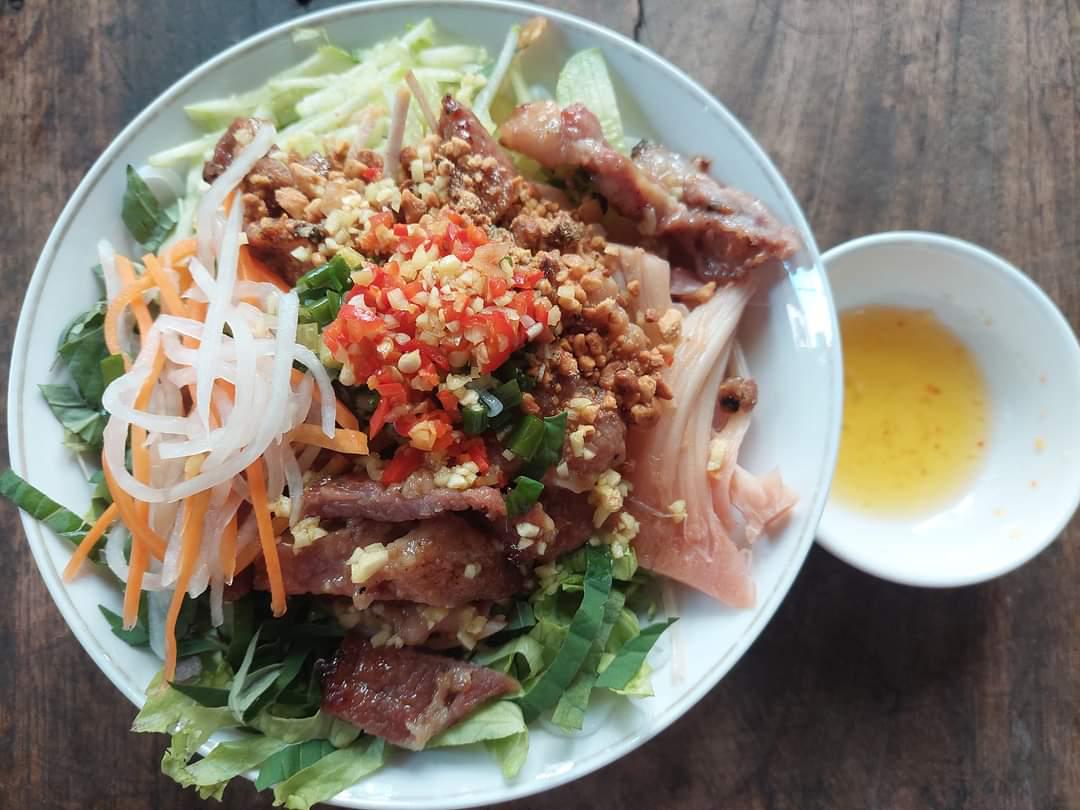 com-tam-suon-at-biet