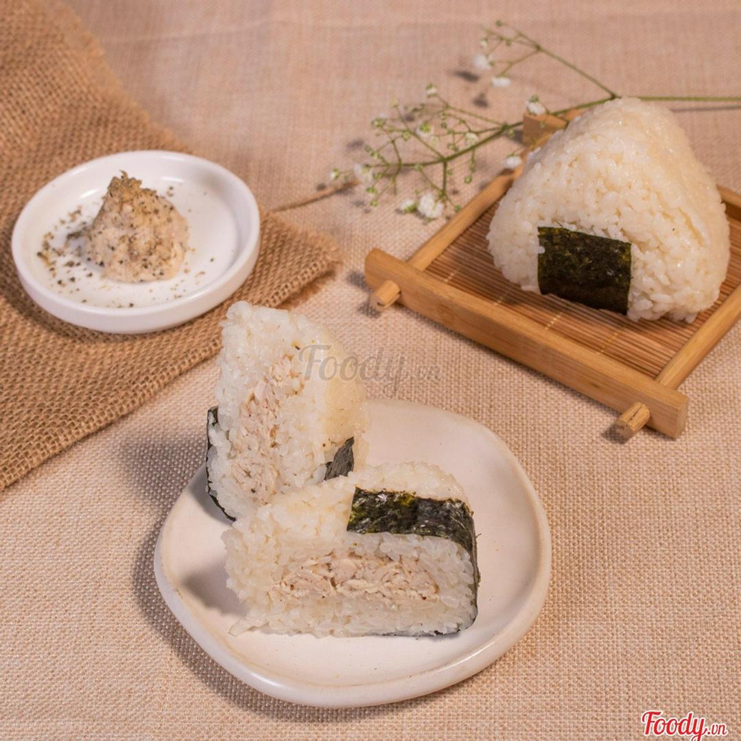 com-nam-onigiri-ca-ngu