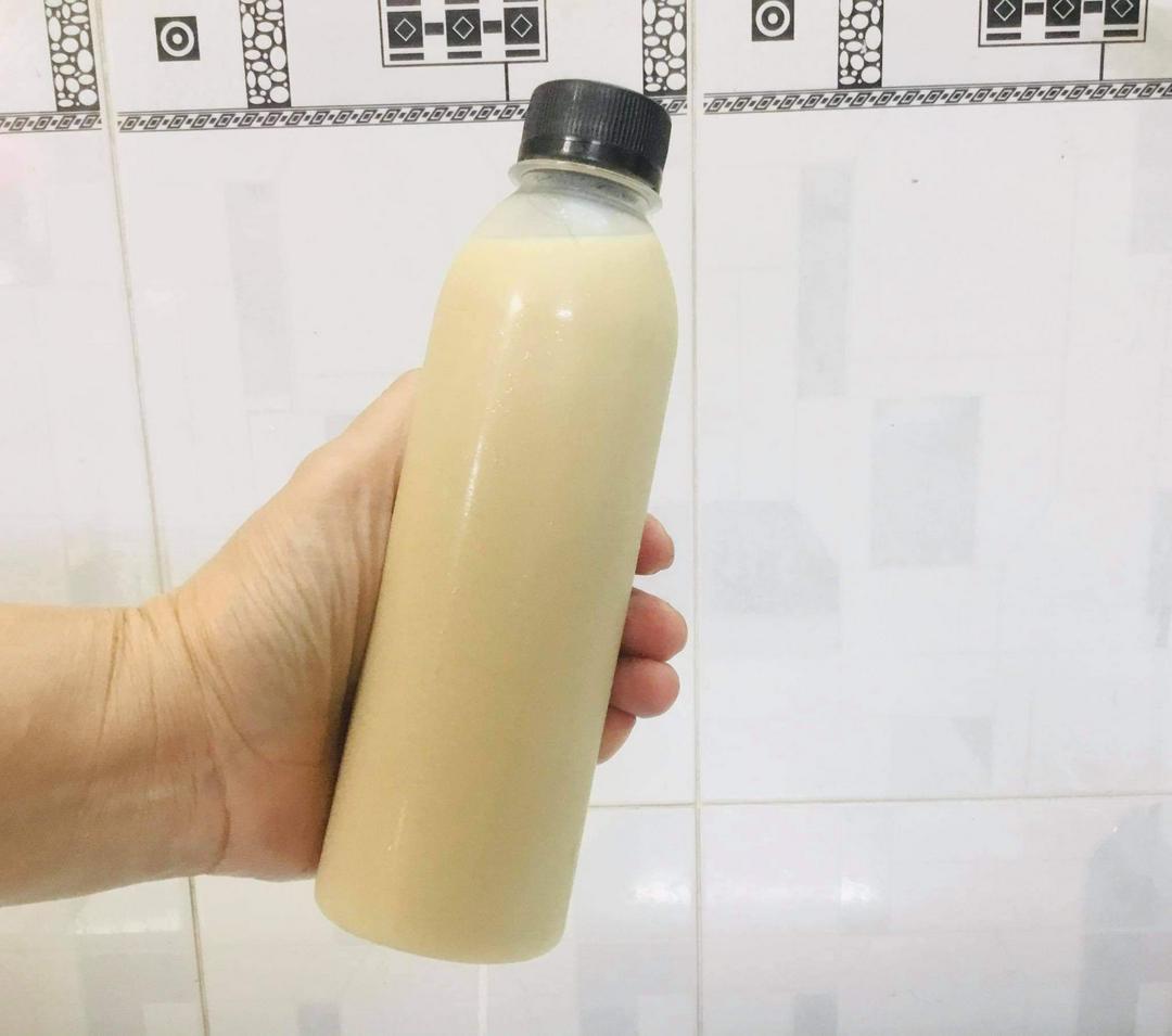 tra-sua-truyen-thong-khong-topping-kem-tay