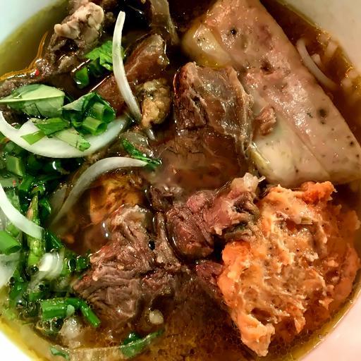 bun-bo-nam-cha-que-cha-cua