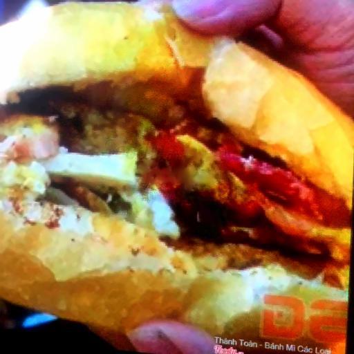 banh-my-patetrung-nem-chua