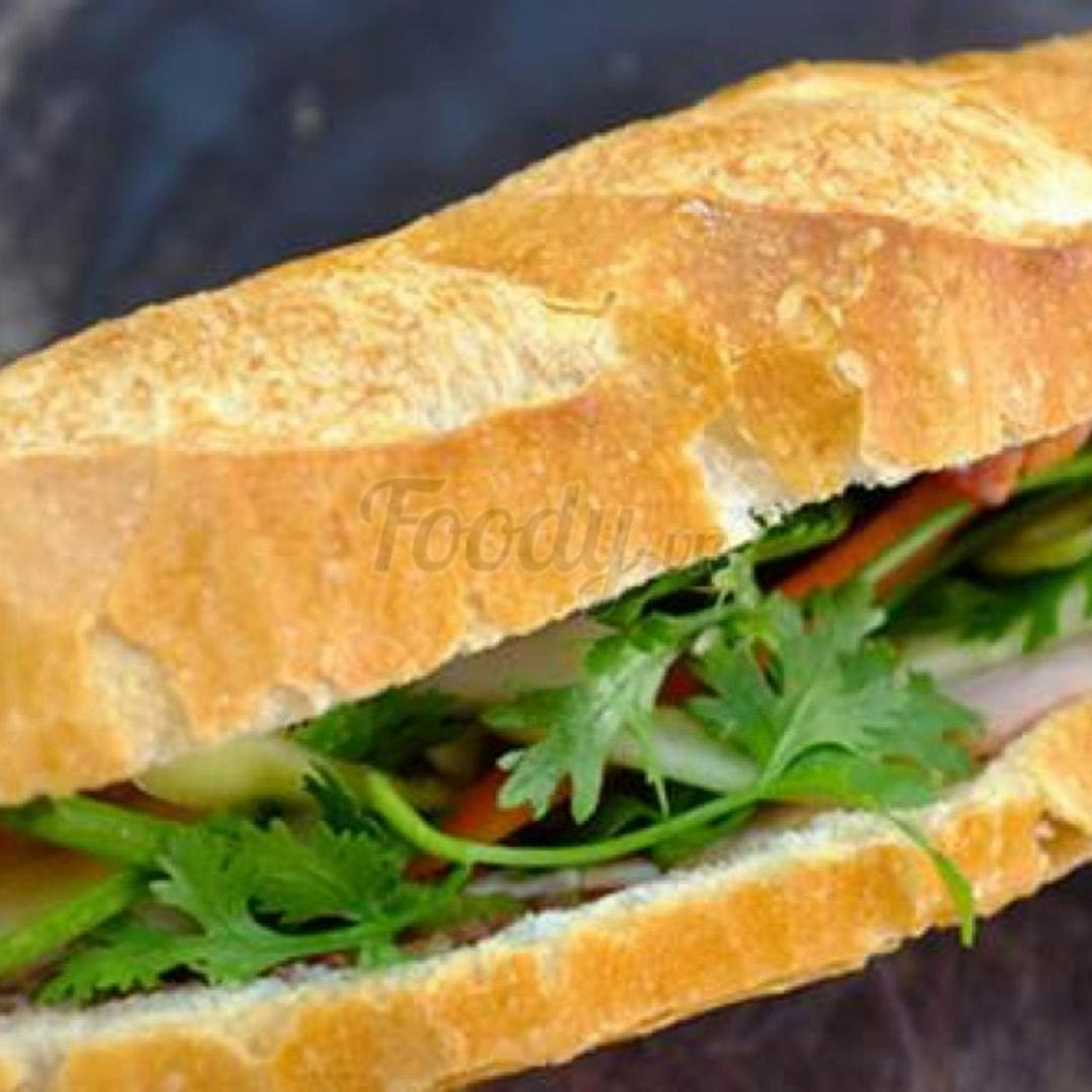 banh-mi-pate-thap-cam