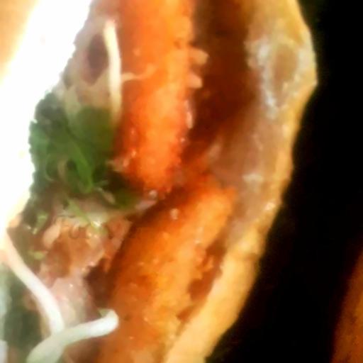 banh-my-trung-nem-chua-ran