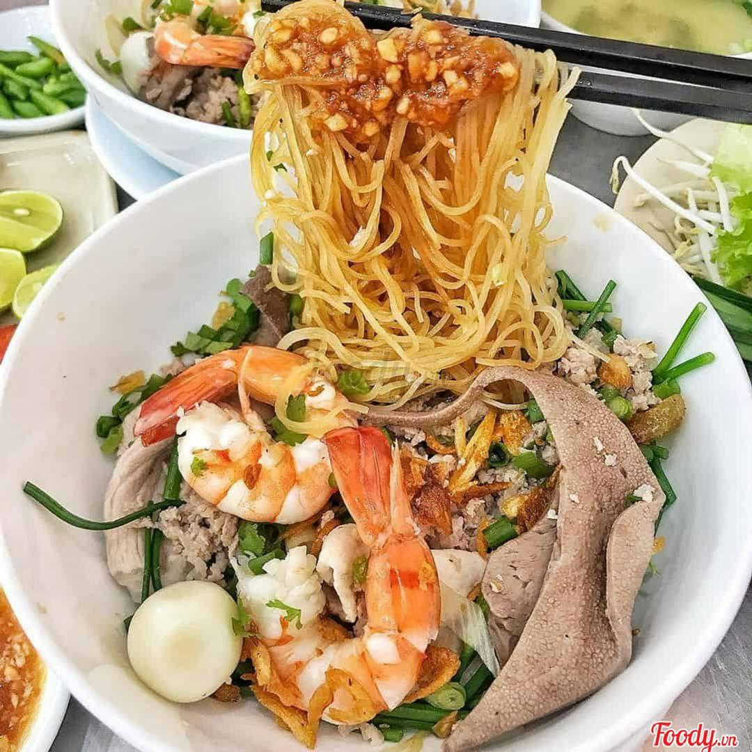 hu-tieu-tron-thap-cam