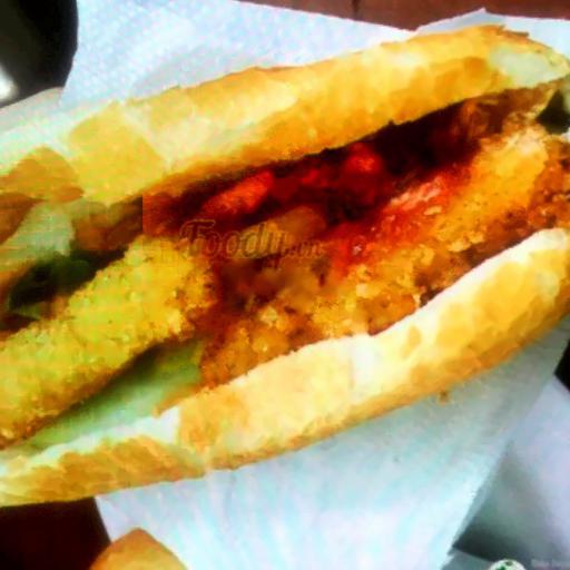 banh-my-xic-xich-nem-chua