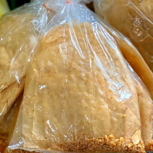 Bánh tráng muối đen cay ăn chay được