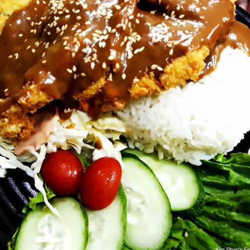 com-thit-chien-sot-han-khong-cay-kem-trung-op