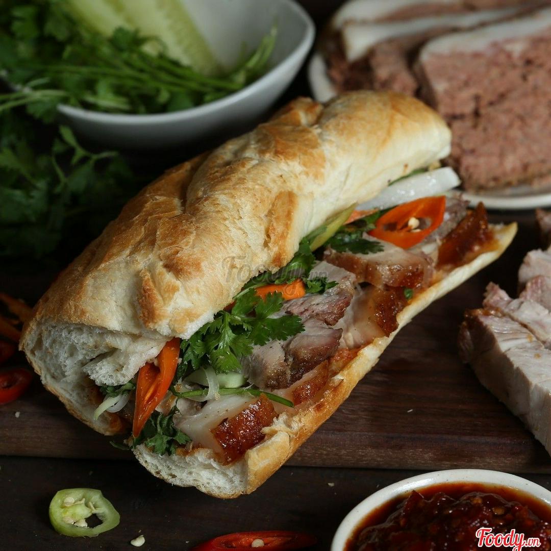 banh-mi-heo-quay