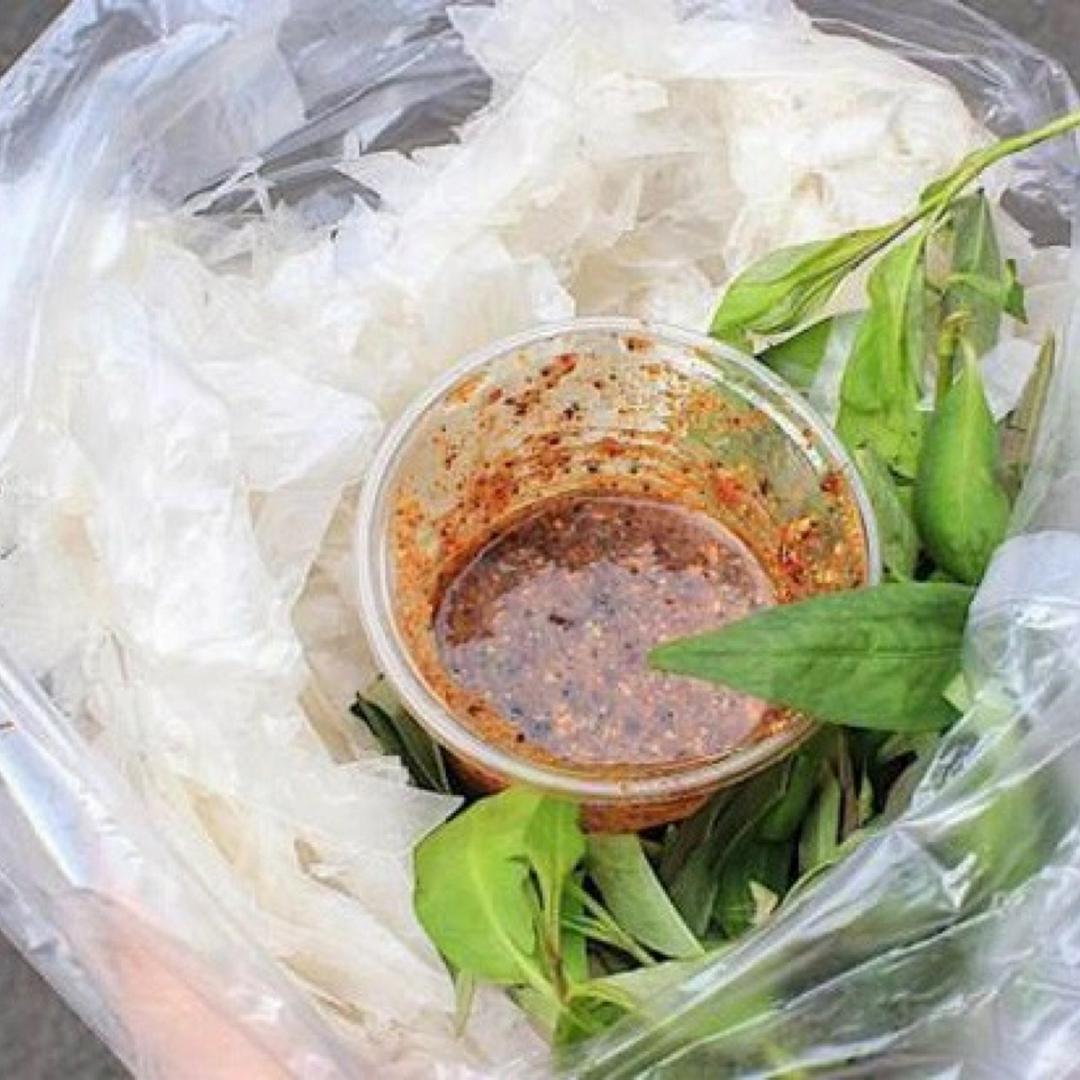 banh-trang-phoi-suong-cham-sot-ac-biet