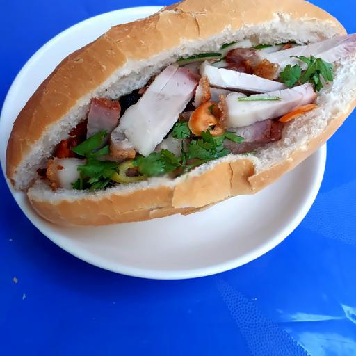 banh-mi-heo-quay