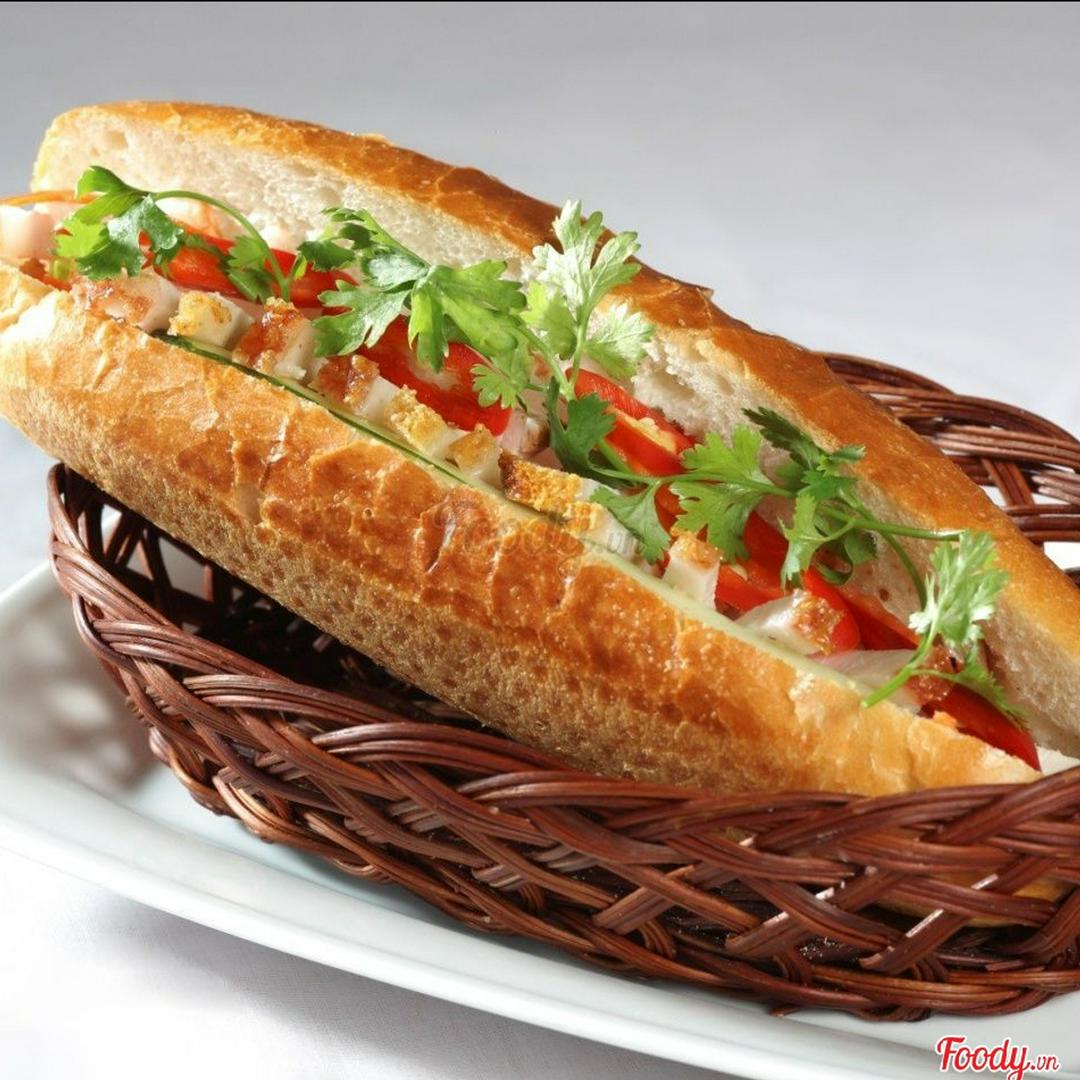 banh-mi-xuc-xich-pho-mai