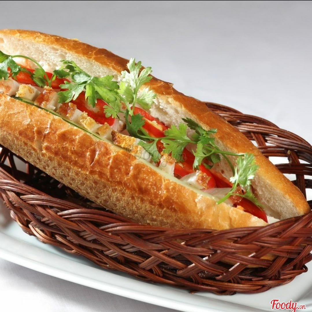 banh-mi-ga-nuong-xien-que