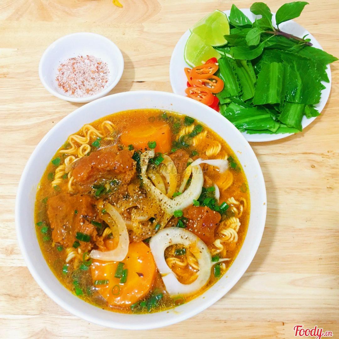 1-mi-goi-bo-kho-1-chai-pepsi