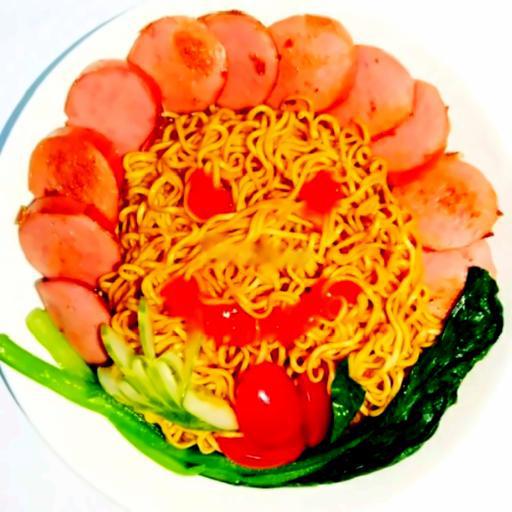 mi-xao-xuc-xich-uc-op-la