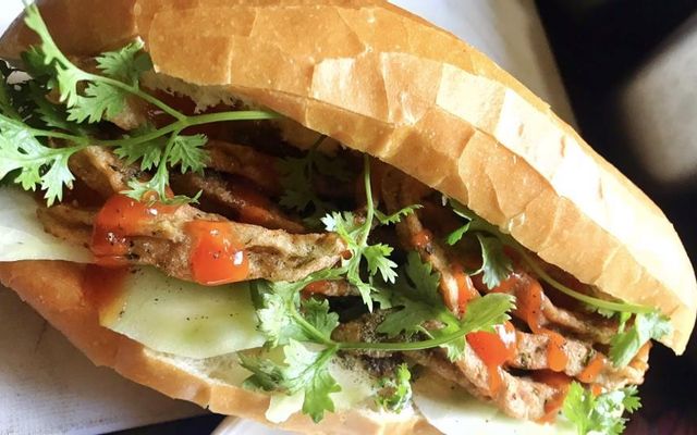 anh-ky-banh-mi-ngo-quan-tho