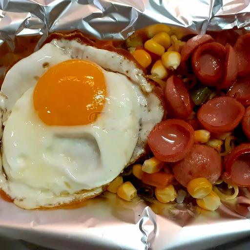 my-tron-xuc-xich-trung-op-la