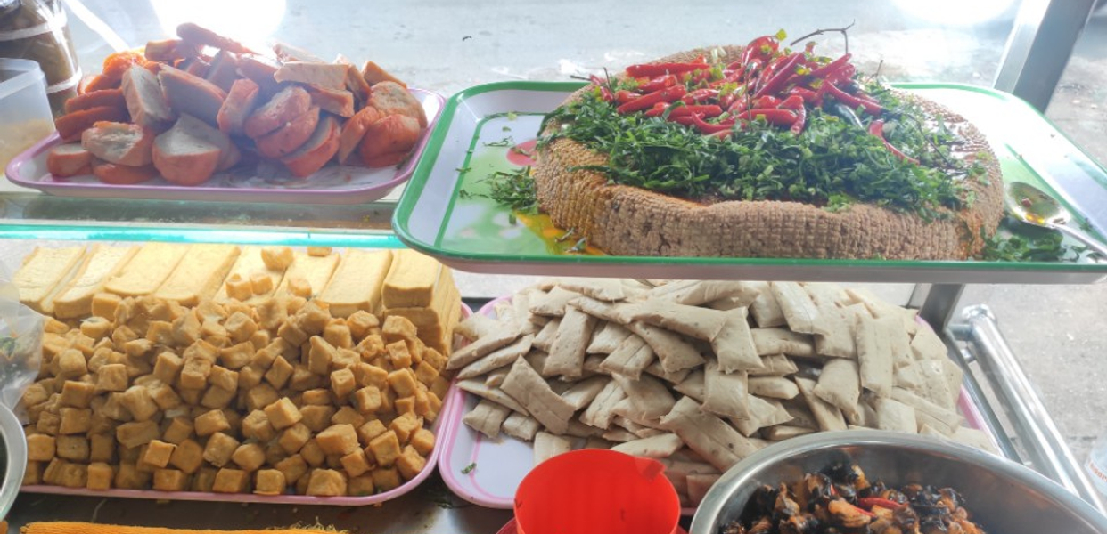 co-ba-bun-rieu-canh-bun-cua-ong-van-kiep