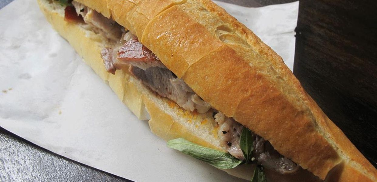 chi-diem-banh-mi-thit-bo-bit-tet-nguyen-khac-nhu