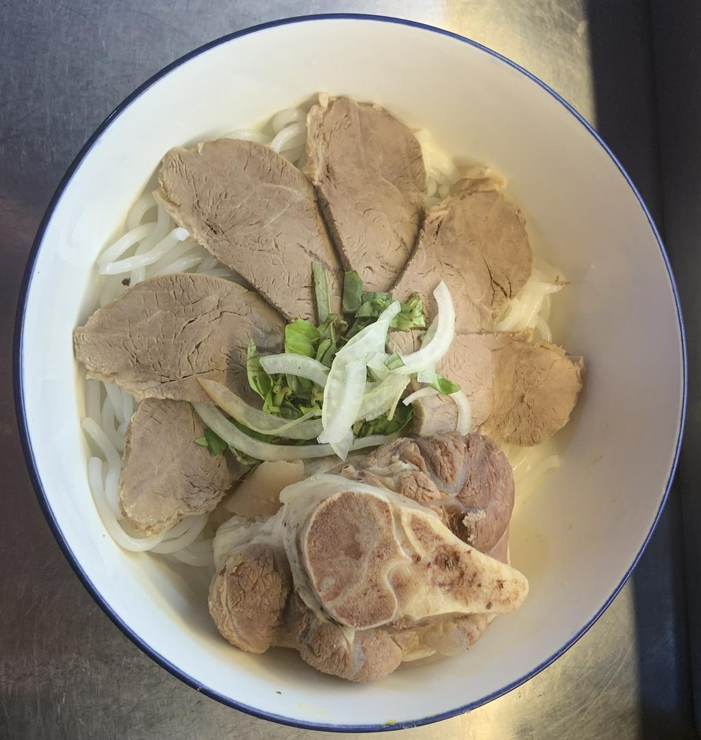Bún Bò Giò Heo + Nạm