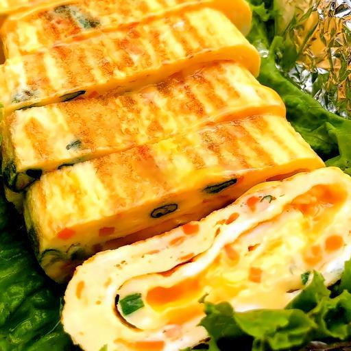 trung-cuon-xuc-xich-rau-cu