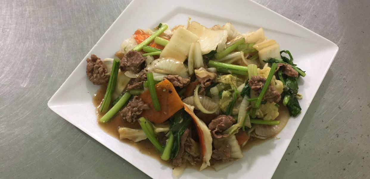 quan-nhung-com-xao-bo-hu-tieu-xao-tran-hung-ao