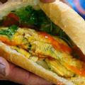 banh-mi-trung-nuoc-sot-am-a